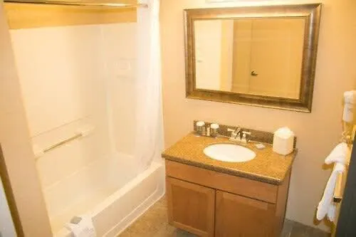 1 Bd 1 B Bnb3 Apartment